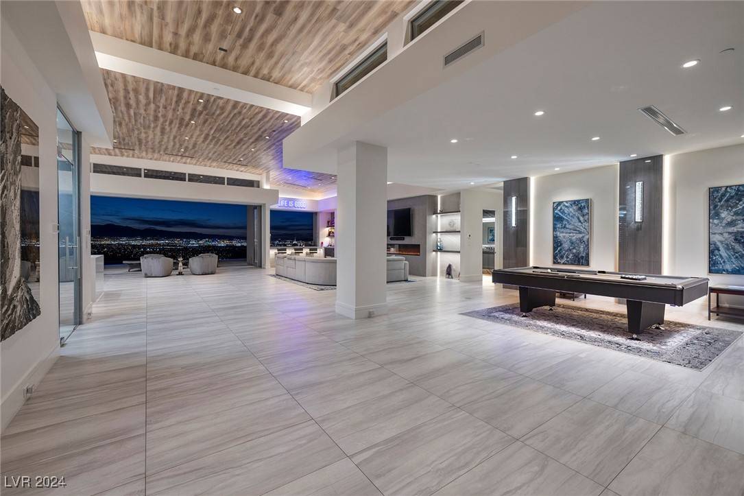 Henderson, NV 89012,673 Falcon Cliff CT