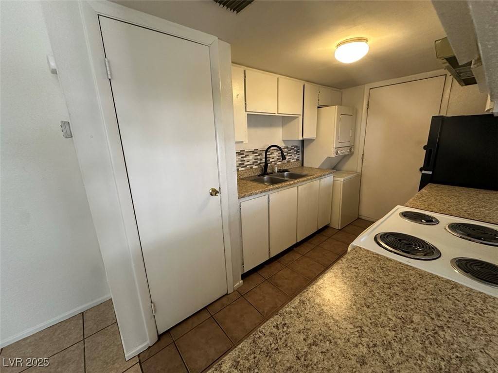 Las Vegas, NV 89119,1428 Lorilyn AVE #3