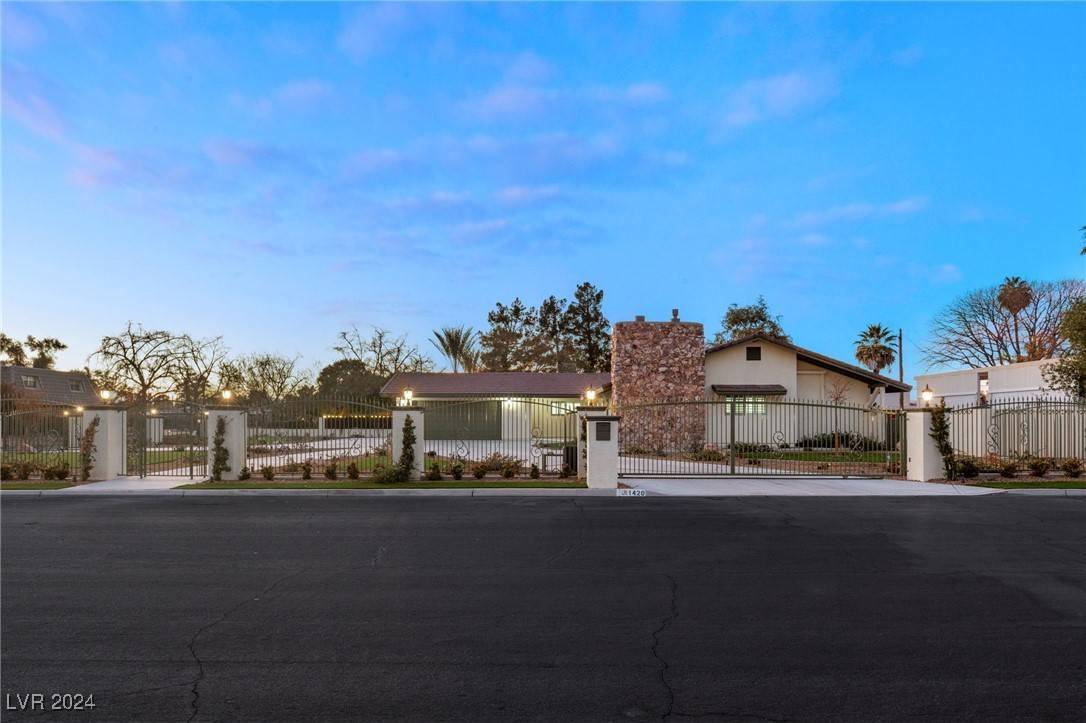 Las Vegas, NV 89102,1420 Westwood DR