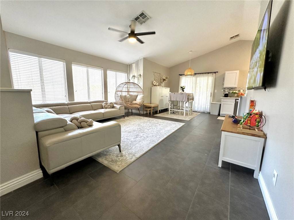Las Vegas, NV 89117,3329 Paragon DR