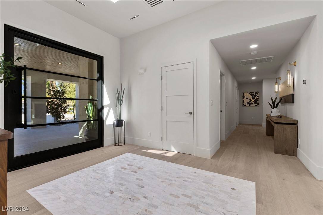 Las Vegas, NV 89107,2401 Driftwood DR