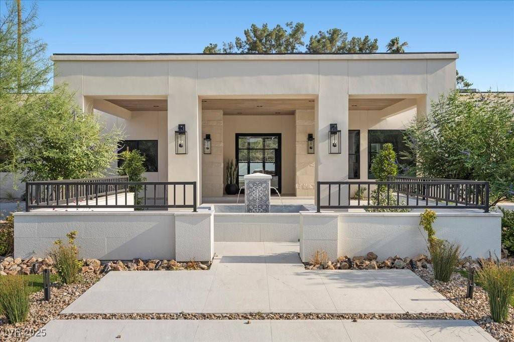 Las Vegas, NV 89107,2401 Driftwood DR