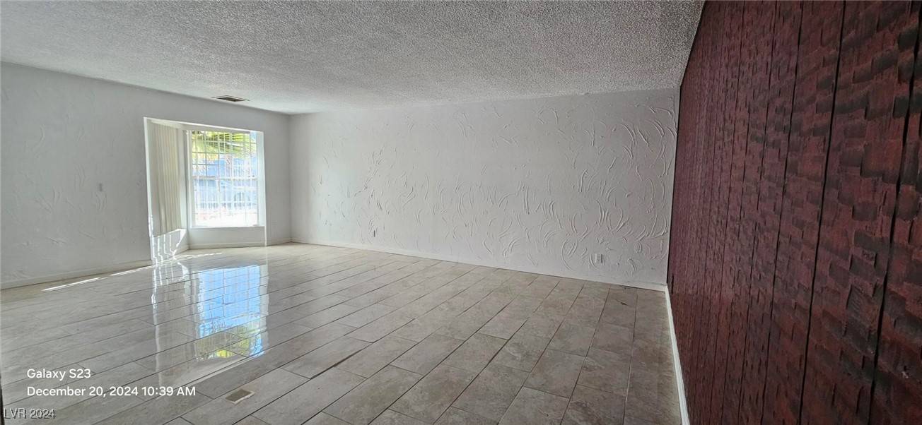 Las Vegas, NV 89102,2504 Llewellyn DR