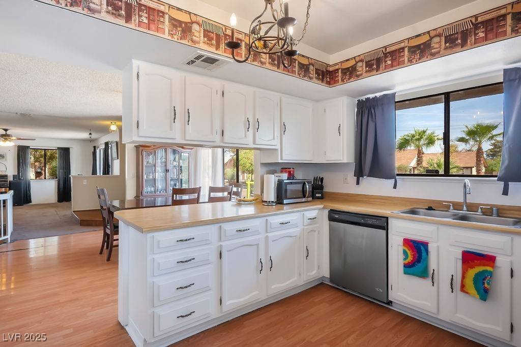 Las Vegas, NV 89108,3609 Woodglen CT