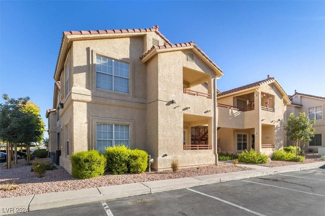 Henderson, NV 89015,520 Arrowhead TRL #911
