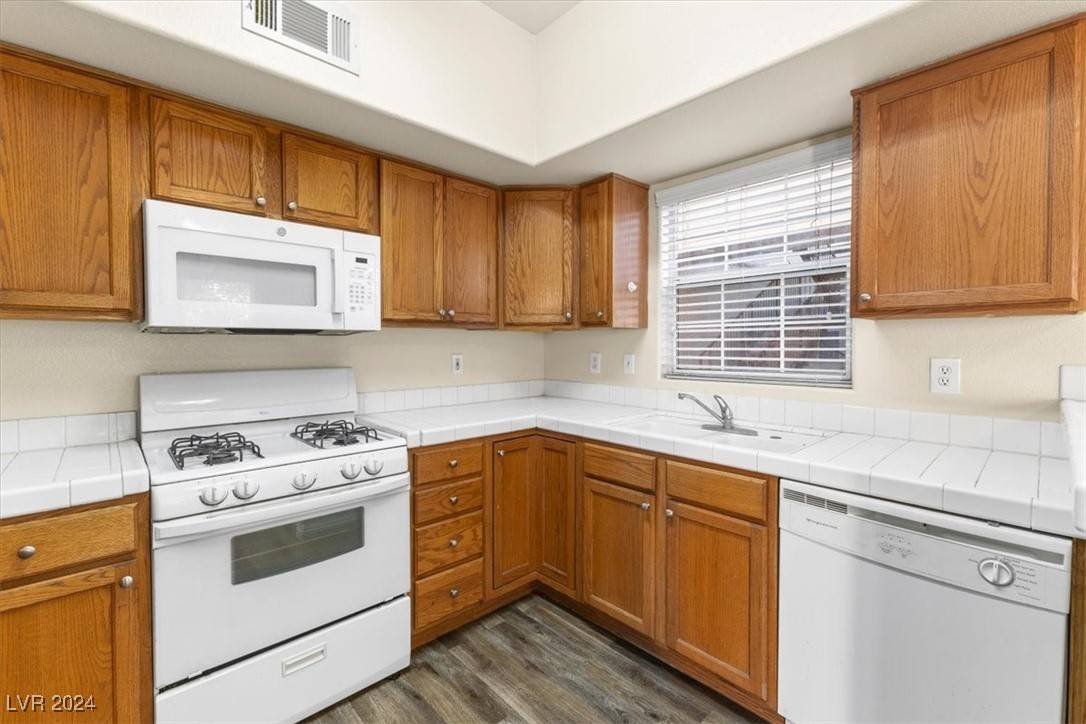 Henderson, NV 89015,520 Arrowhead TRL #911
