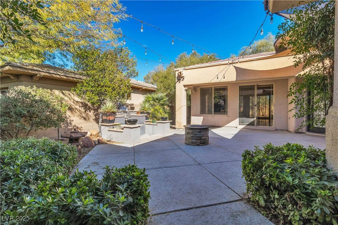 Henderson, NV 89052,120 Emerald Dunes CIR