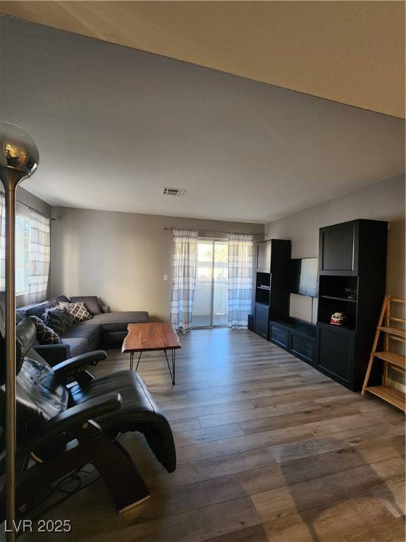 Las Vegas, NV 89121,2725 S Nellis BLVD #1105