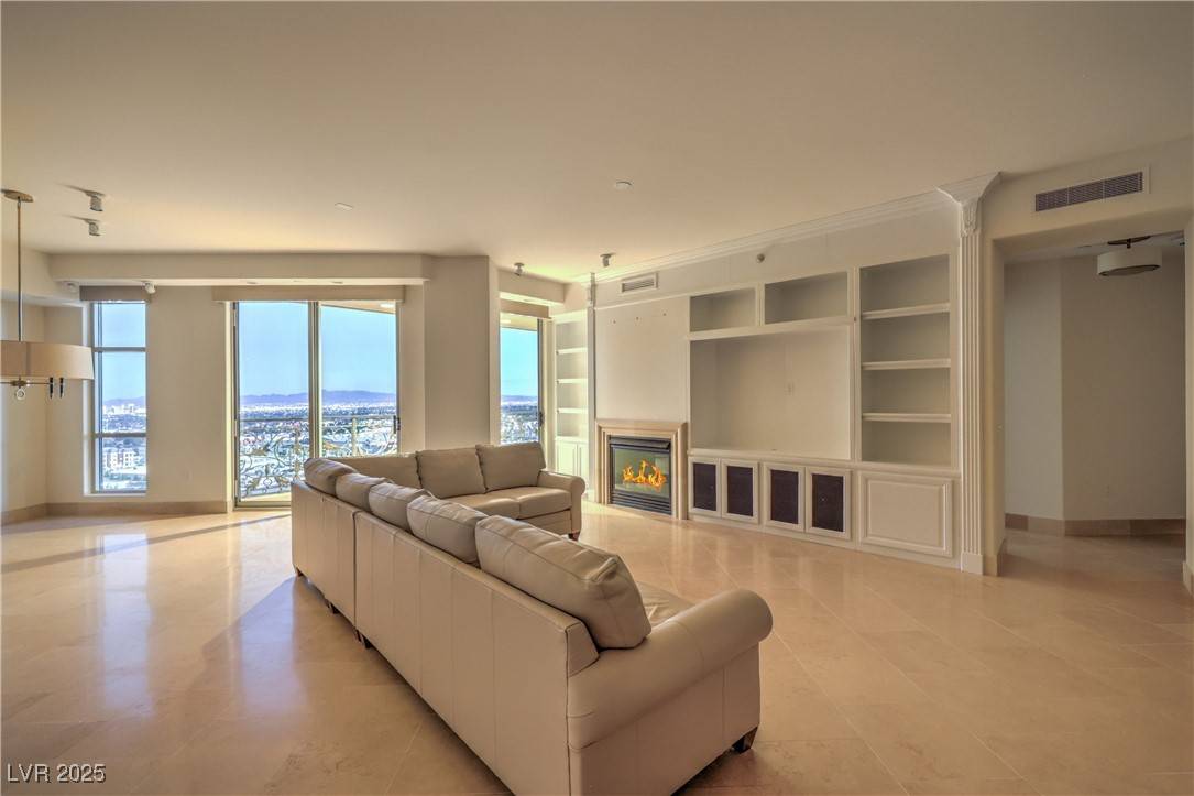 Las Vegas, NV 89145,9101 Alta DR #1204