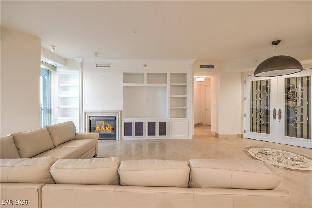 Las Vegas, NV 89145,9101 Alta DR #1204