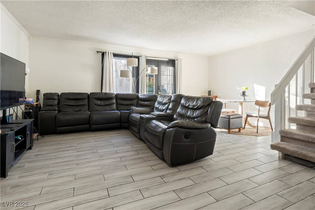Las Vegas, NV 89121,4045 Village SQ