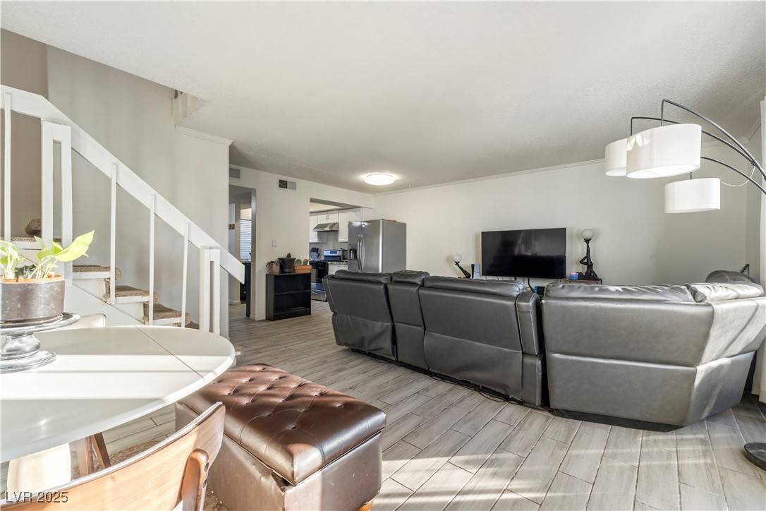Las Vegas, NV 89121,4045 Village SQ