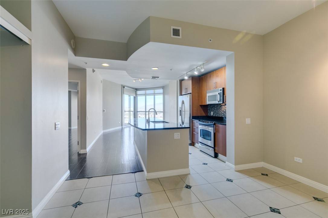 Las Vegas, NV 89102,200 W Sahara AVE #2110