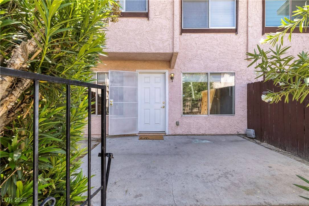 Las Vegas, NV 89119,4338 Caliente ST #4