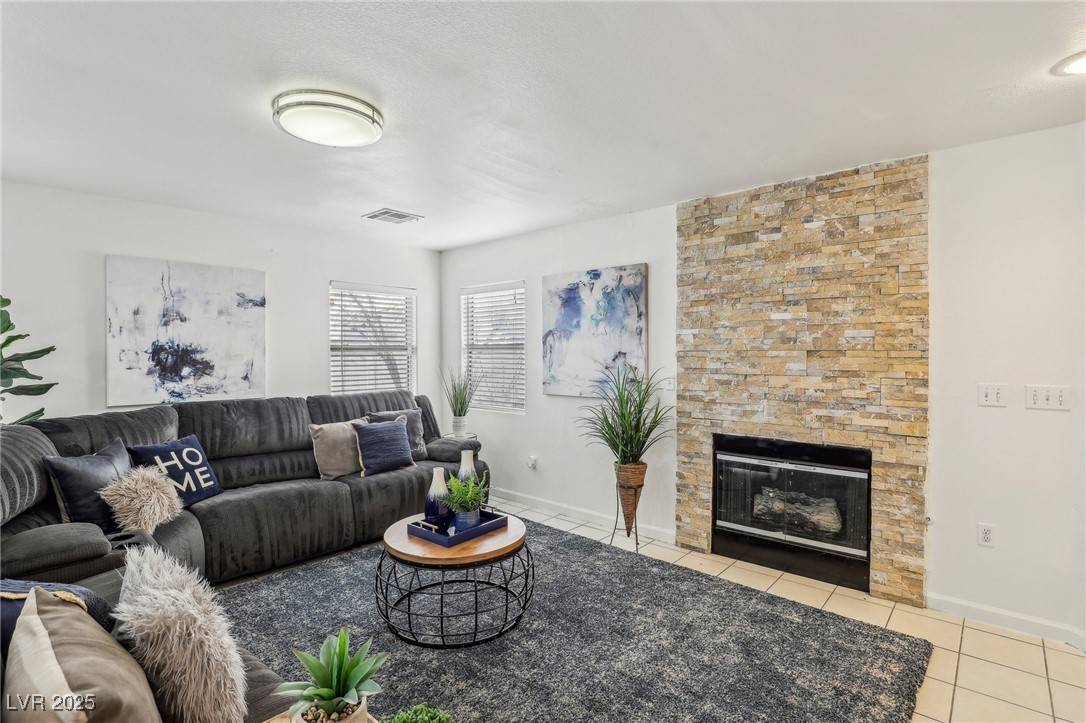 Las Vegas, NV 89148,9347 Malaya Garnet CT