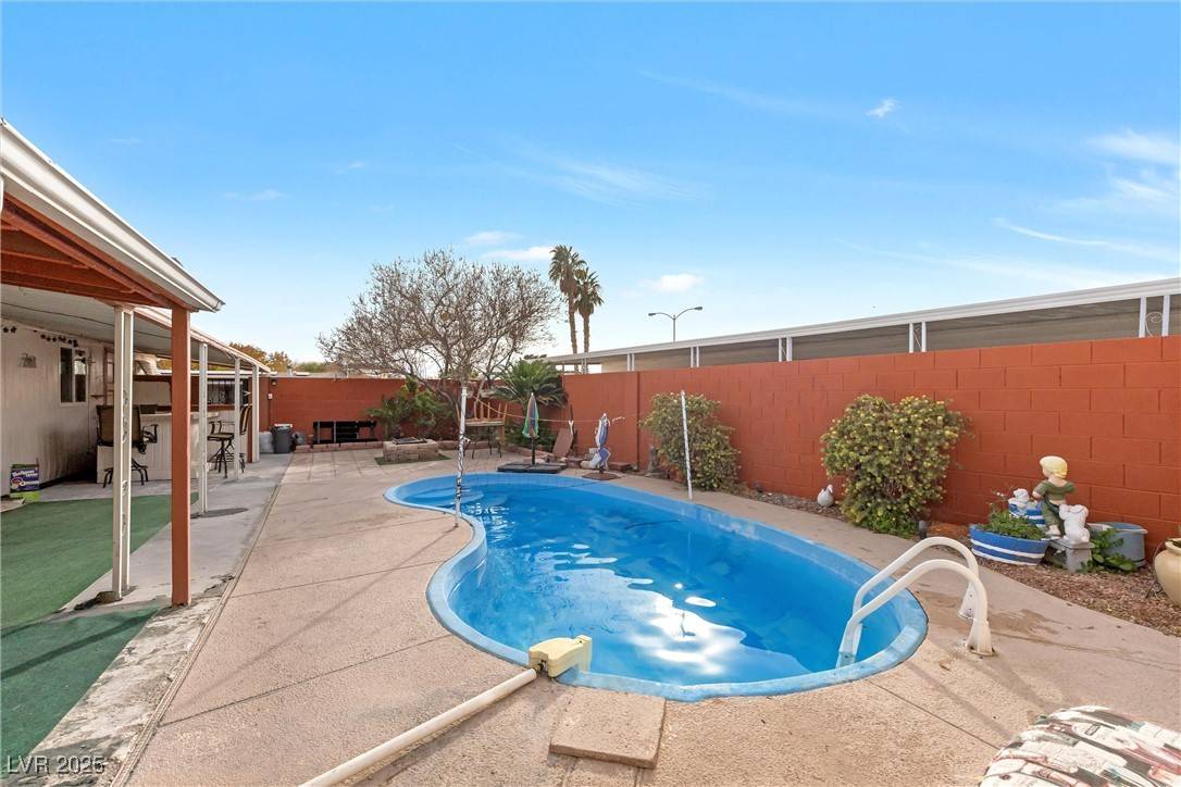 Las Vegas, NV 89110,179 Sir George DR