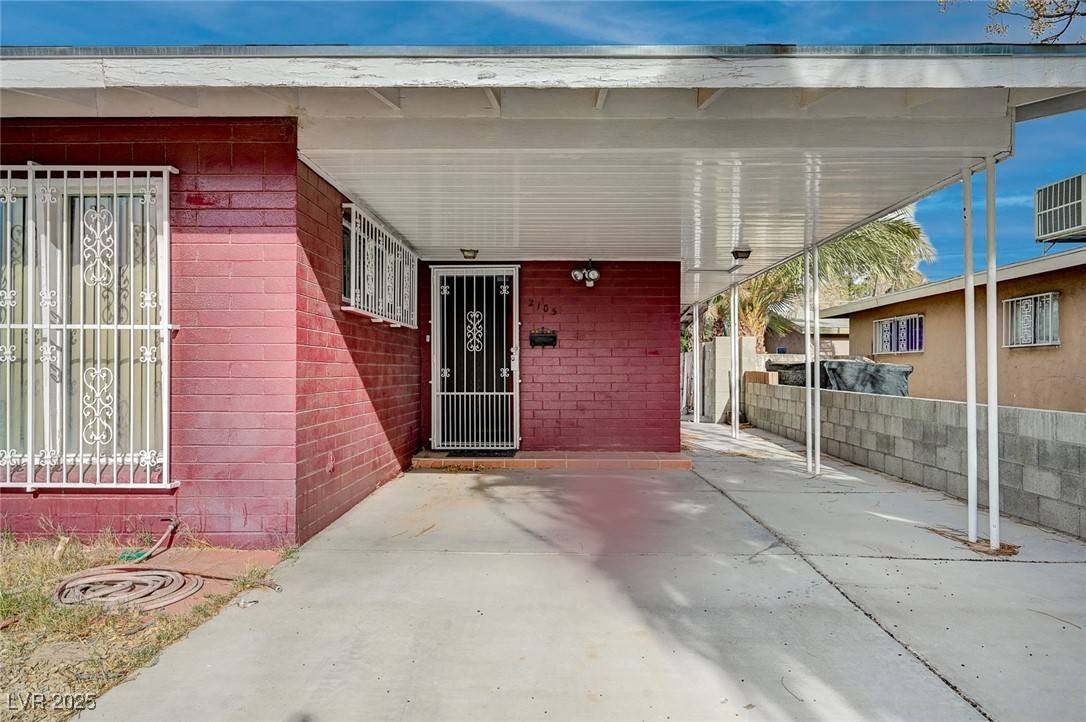 Las Vegas, NV 89101,2105 Berkley AVE