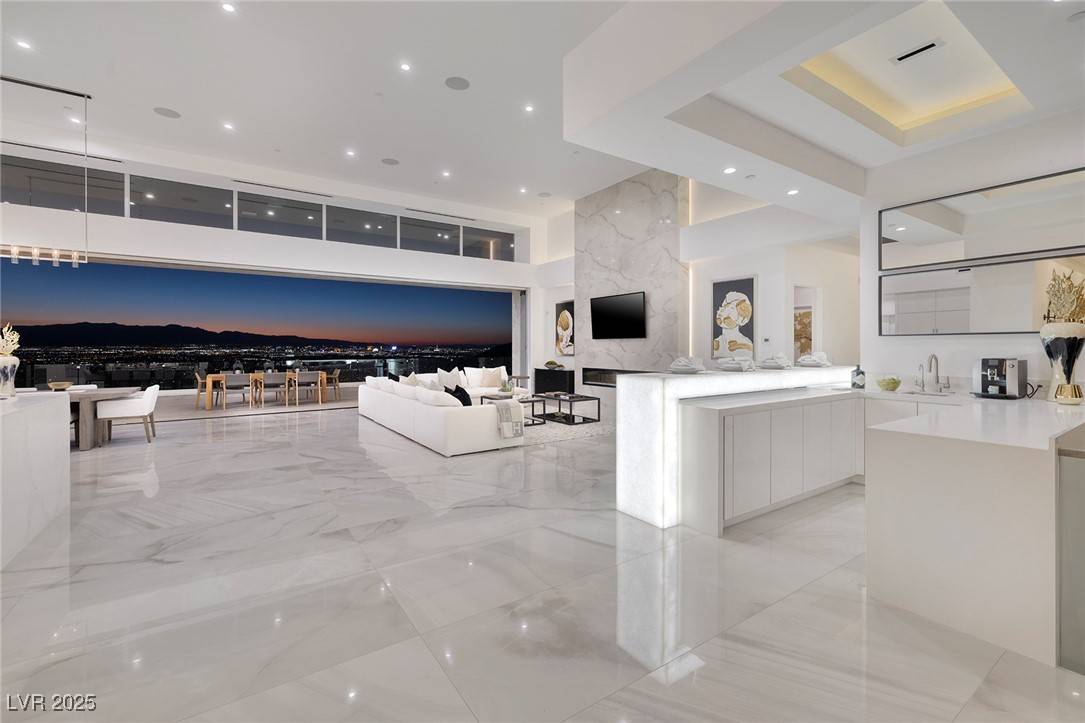 Henderson, NV 89012,665 Overlook Rim DR