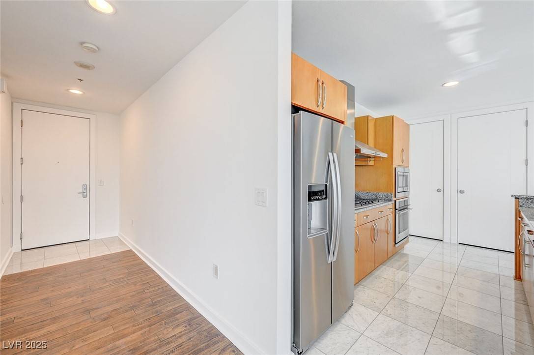 Las Vegas, NV 89103,4575 Dean Martin DR #1108