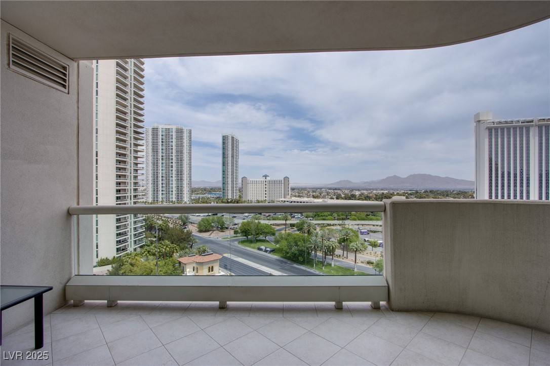 Las Vegas, NV 89109,2857 Paradise RD #1104