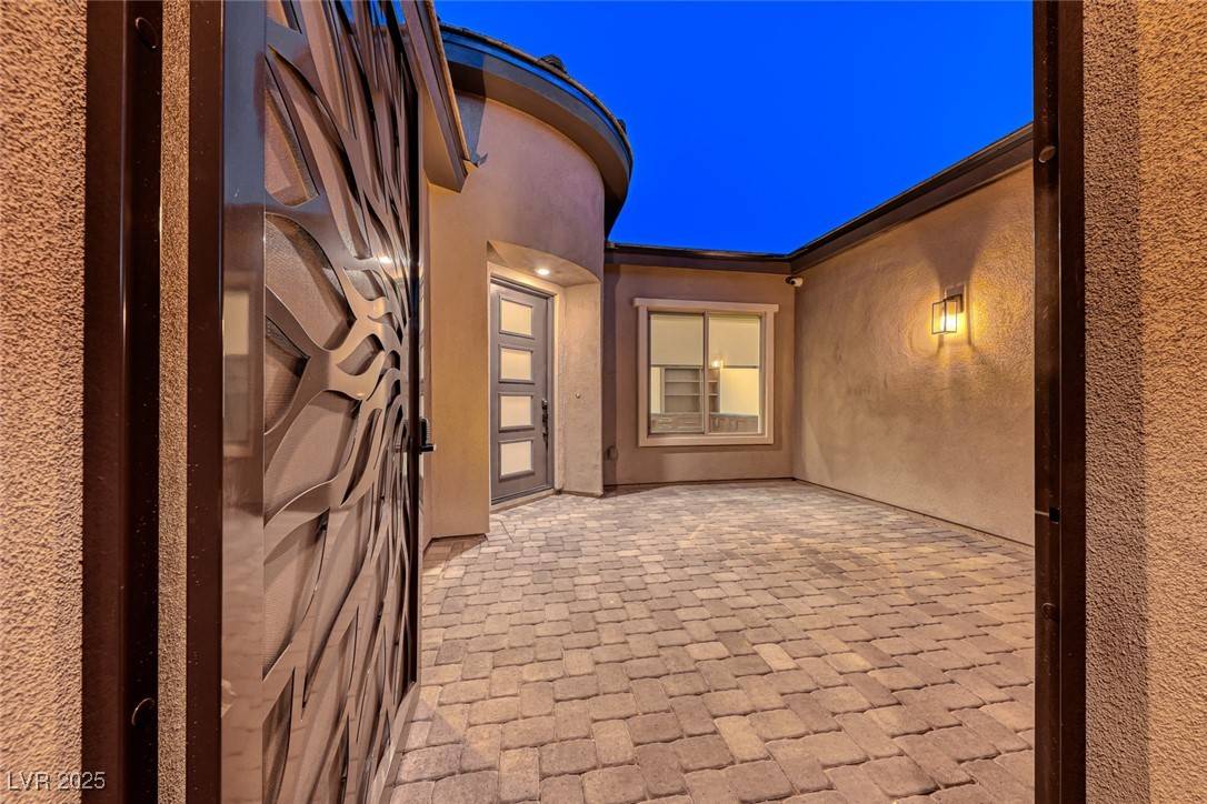 Henderson, NV 89011,116 Stone Mesa CT