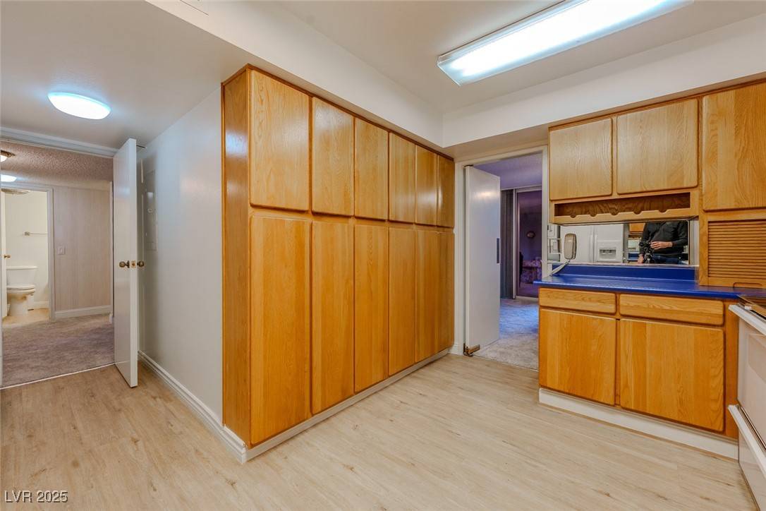 Las Vegas, NV 89169,205 E Harmon AVE #609