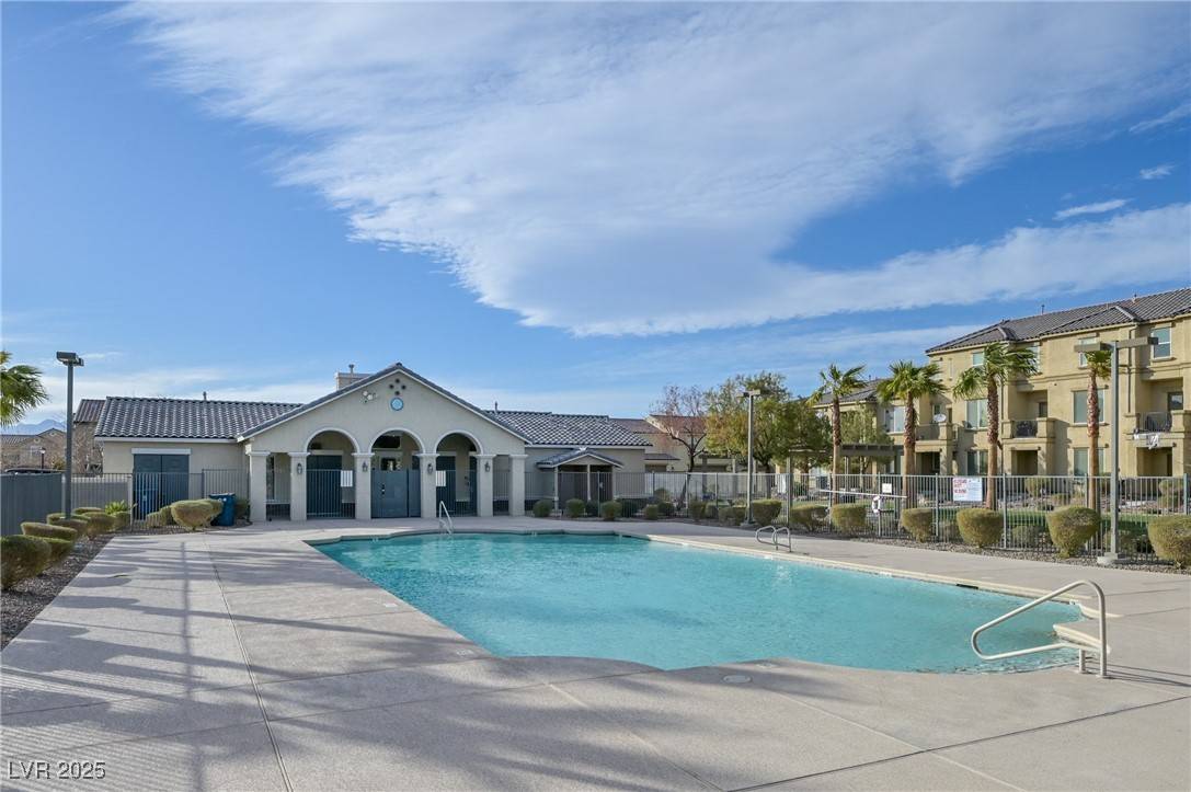 Las Vegas, NV 89115,5202 Dubris DR