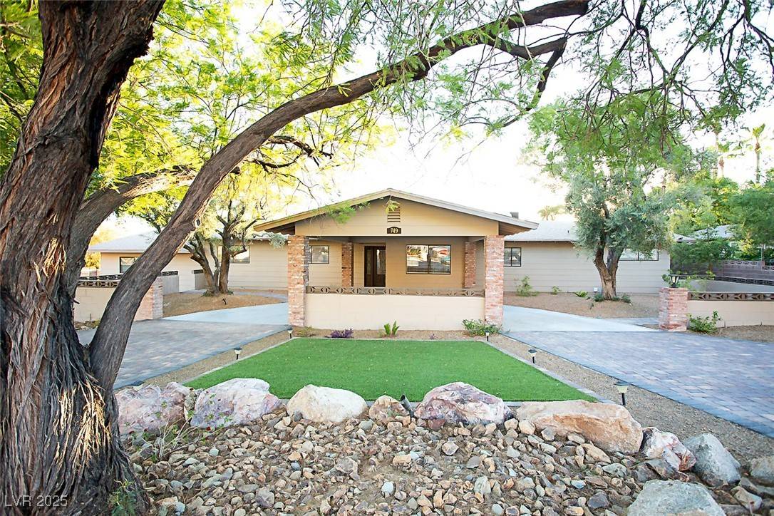Las Vegas, NV 89110,749 Rossmore DR
