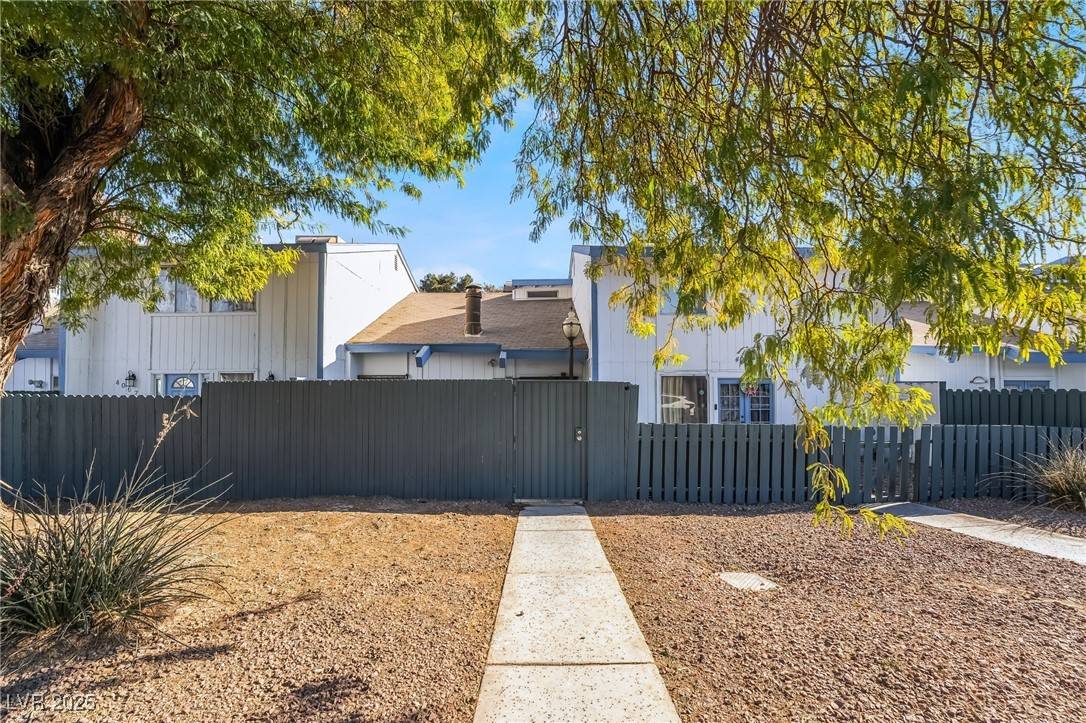 Las Vegas, NV 89121,4071 Village SQ