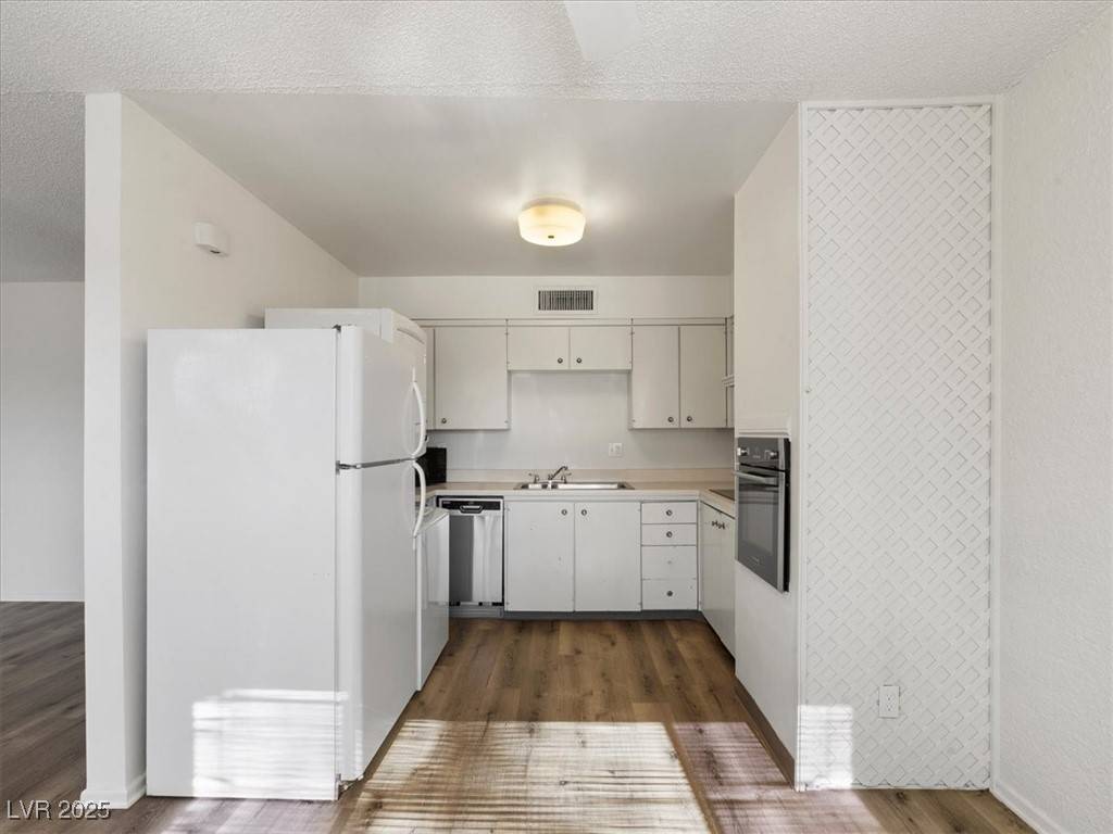 Las Vegas, NV 89109,350 E Desert Inn RD #H208