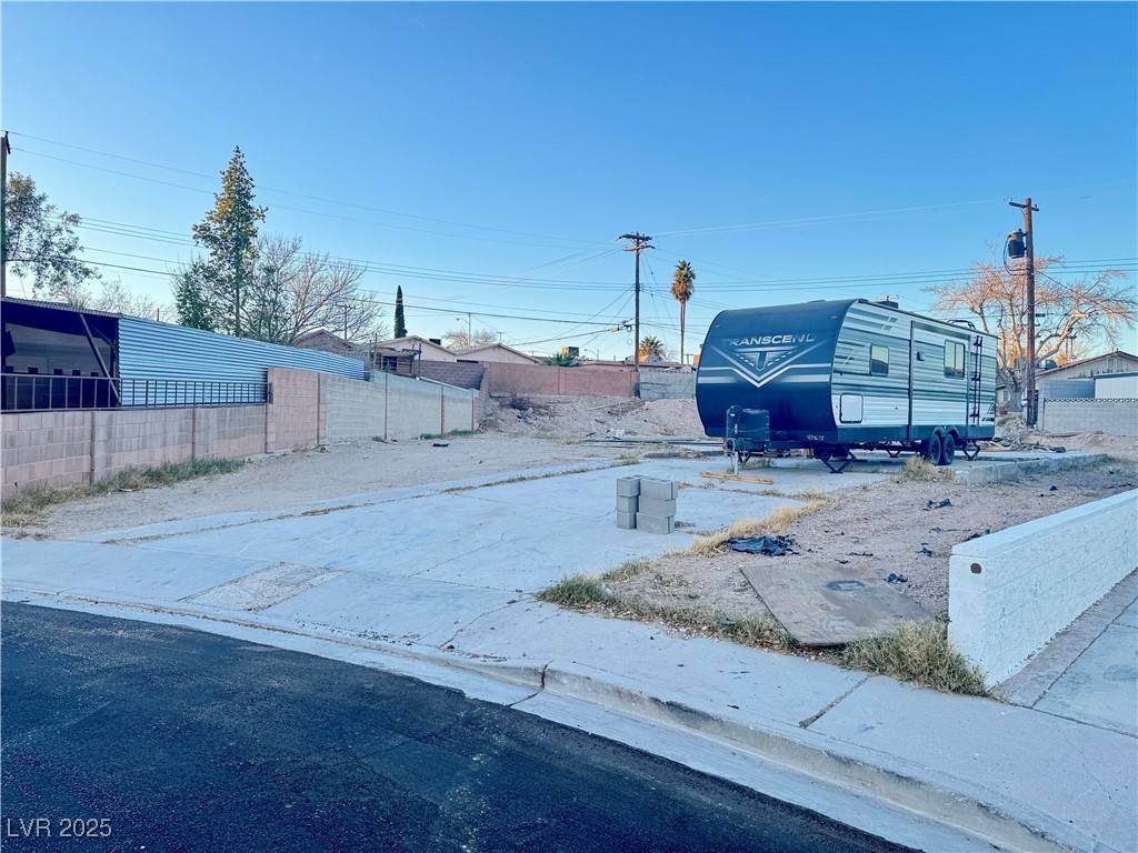 North Las Vegas, NV 89030,424 Kris CIR
