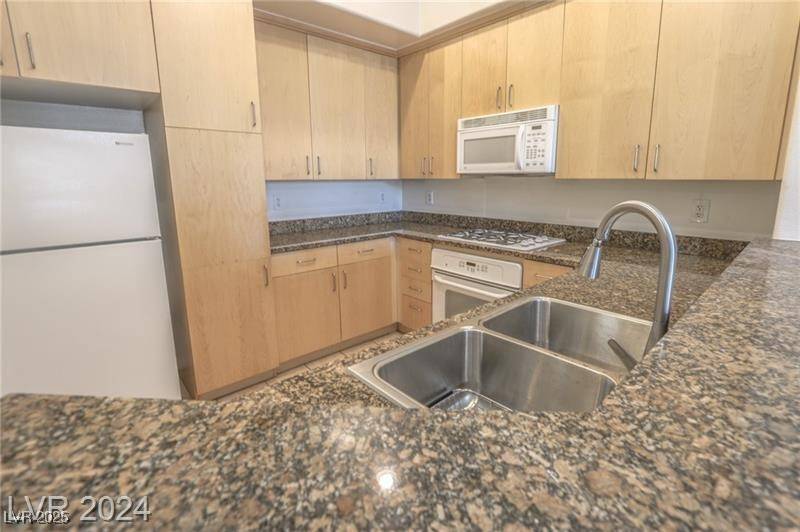 Las Vegas, NV 89123,68 E Serene AVE #112