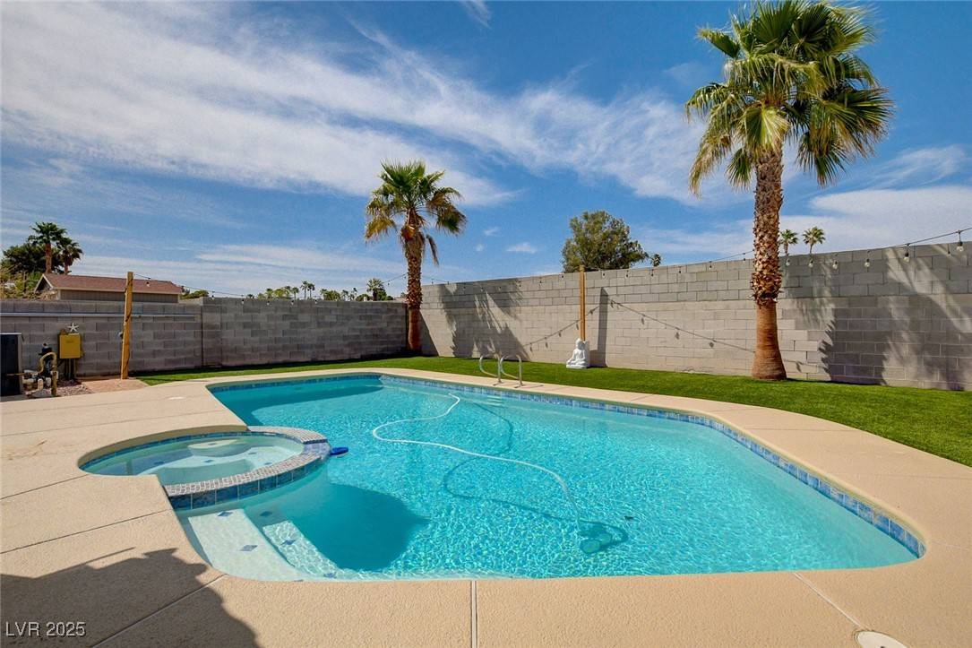 Henderson, NV 89074,373 Bradford DR