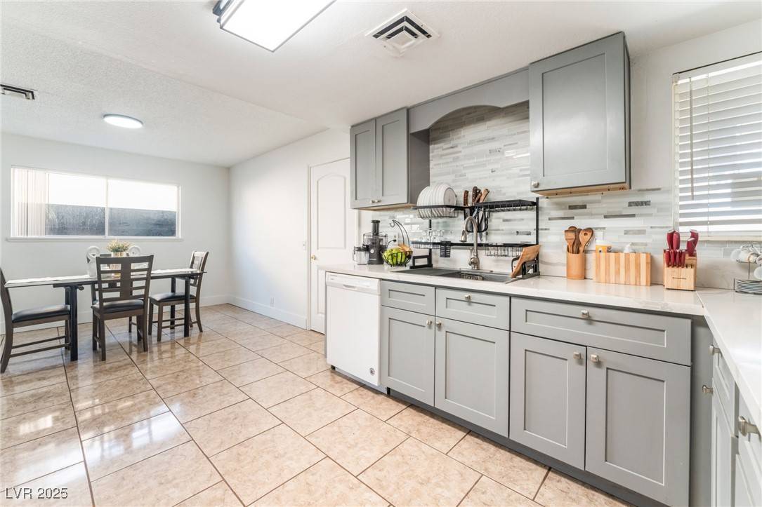 Las Vegas, NV 89106,35 Jade CIR