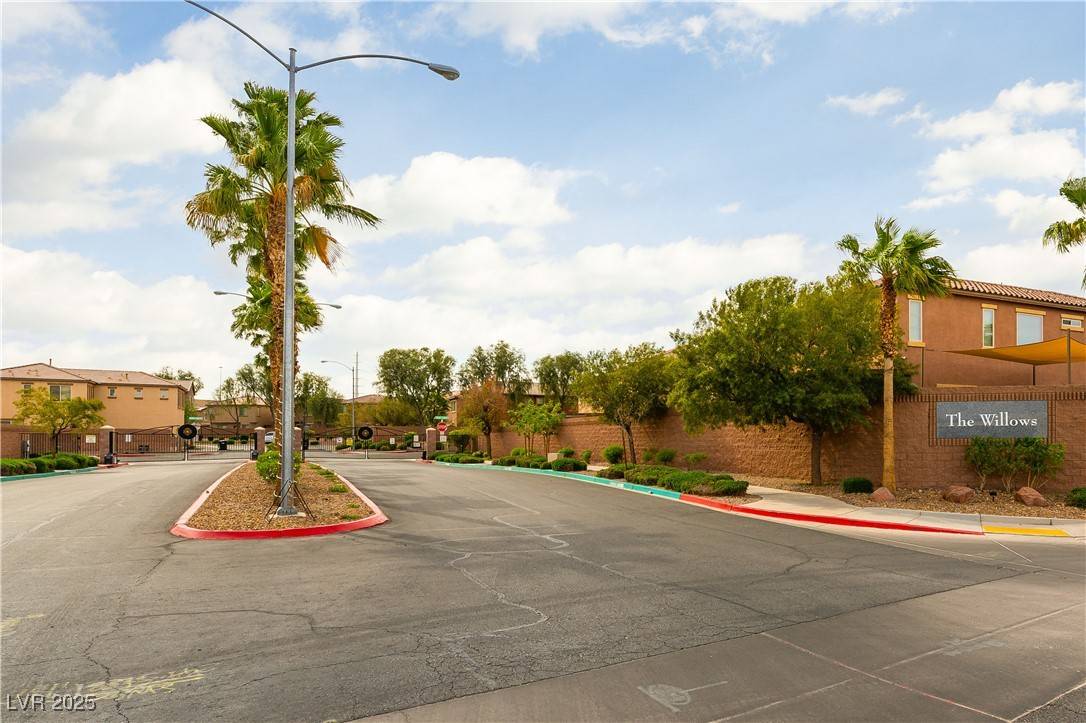 Henderson, NV 89011,658 Forest Peak ST