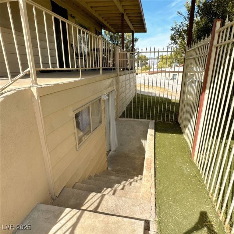 Las Vegas, NV 89101,447 N 13th ST