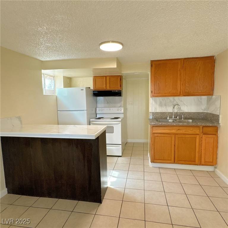 Las Vegas, NV 89101,447 N 13th ST