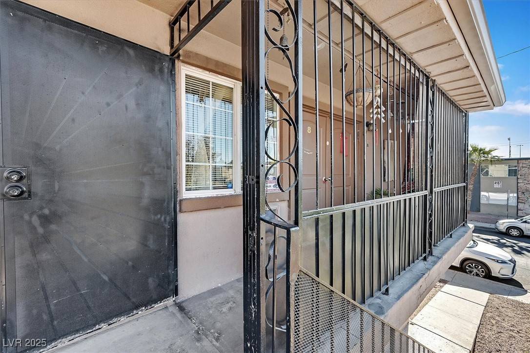 Las Vegas, NV 89102,4186 Silver Dollar AVE #8