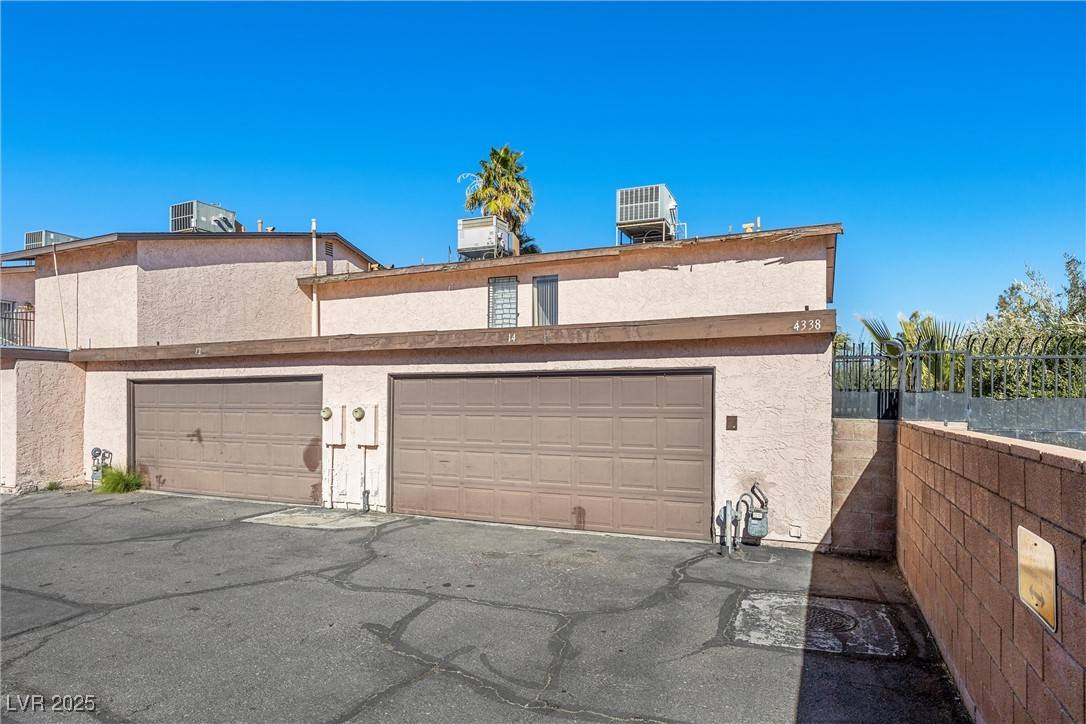 Las Vegas, NV 89119,4338 Caliente ST #14