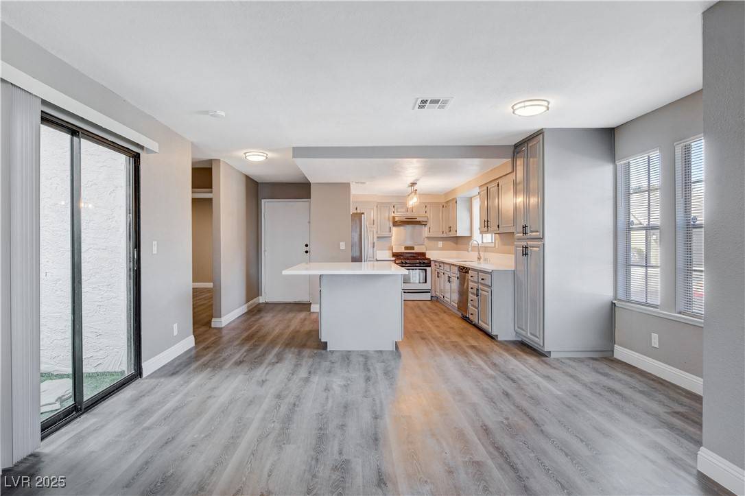 Las Vegas, NV 89121,3971 Foxboro CIR