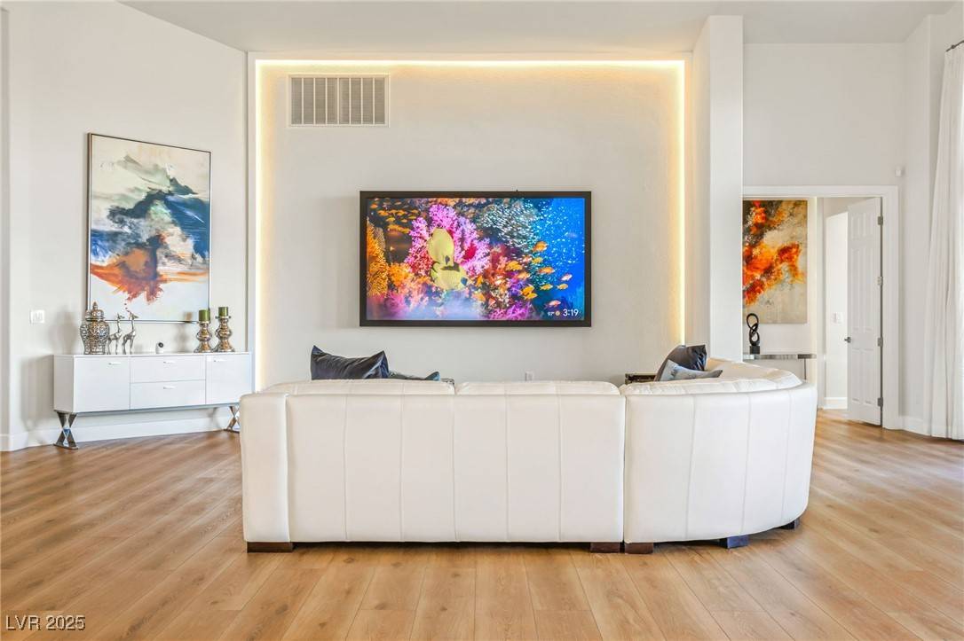 Las Vegas, NV 89144,404 Summer Mesa DR