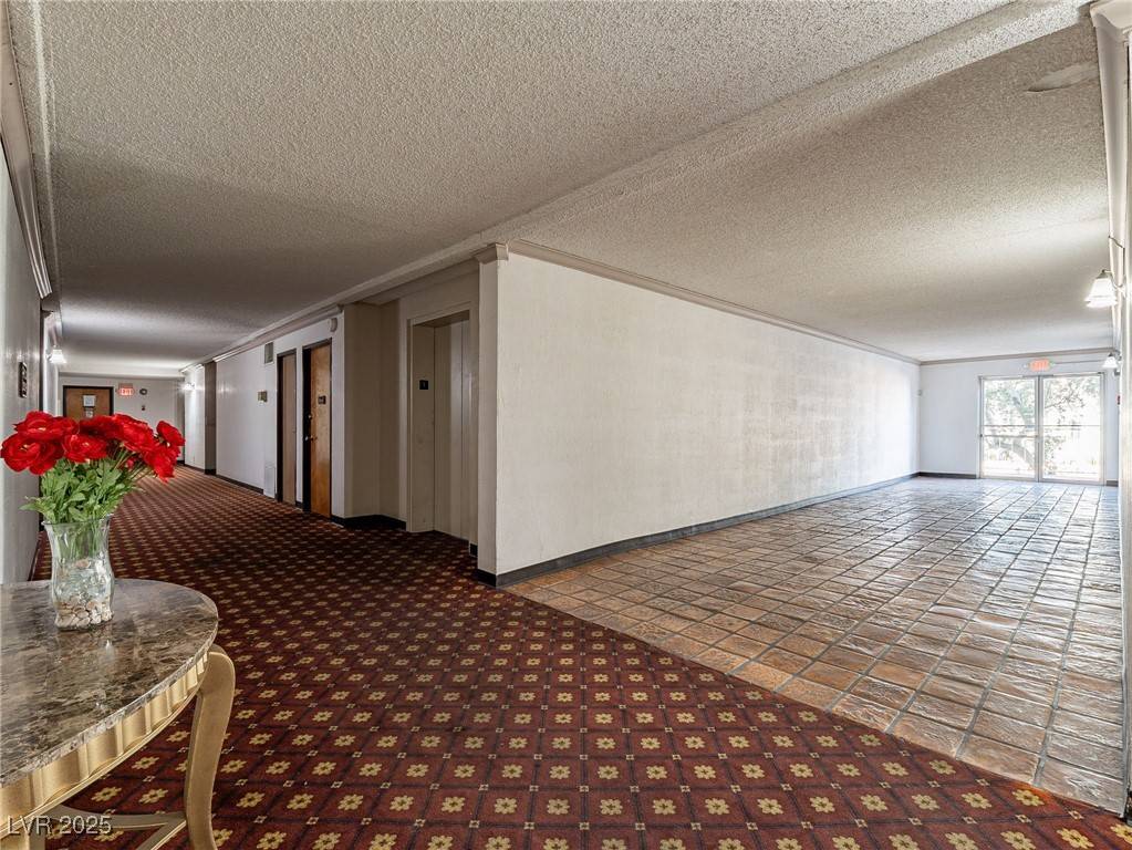 Las Vegas, NV 89169,725 N Royal Crest CIR #215