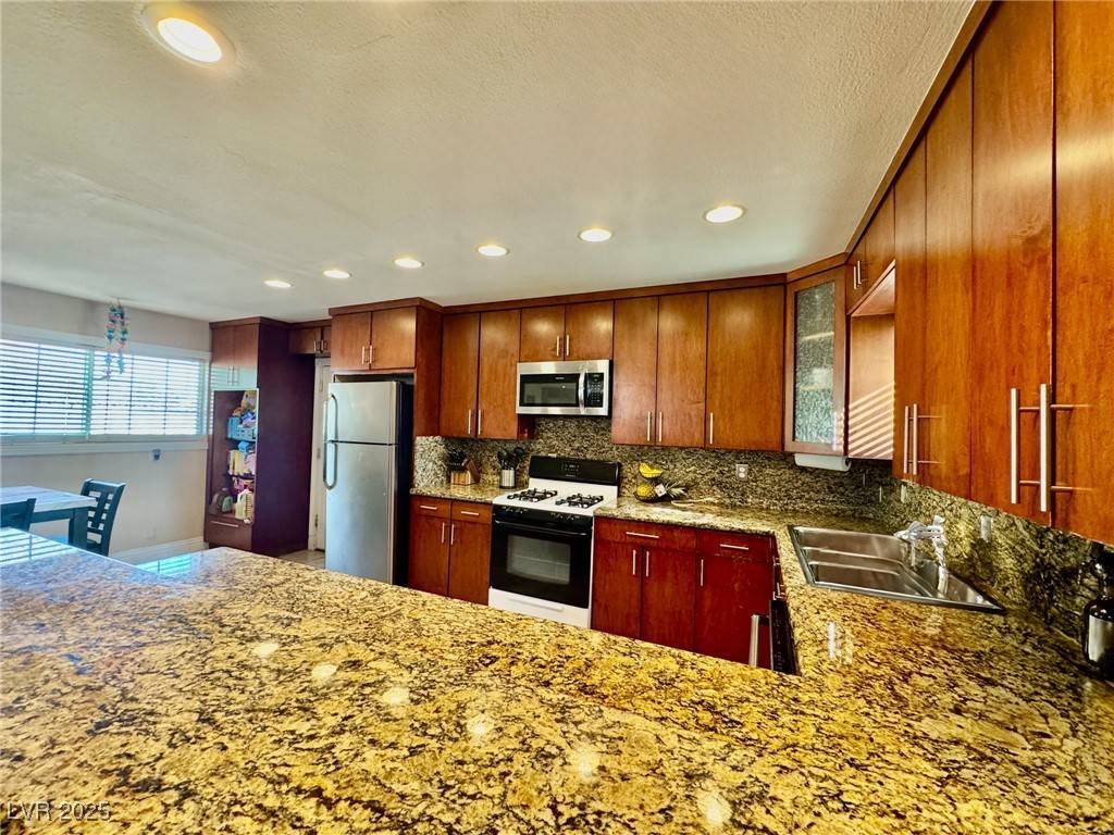 Las Vegas, NV 89145,7704 Alina AVE