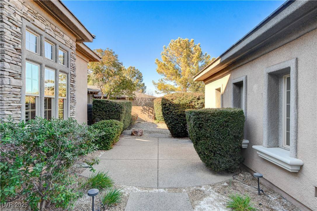 Henderson, NV 89052,29 Desert Highlands DR