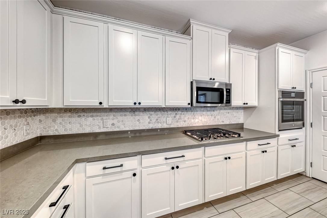 Henderson, NV 89052,2555 Hampton RD #11104