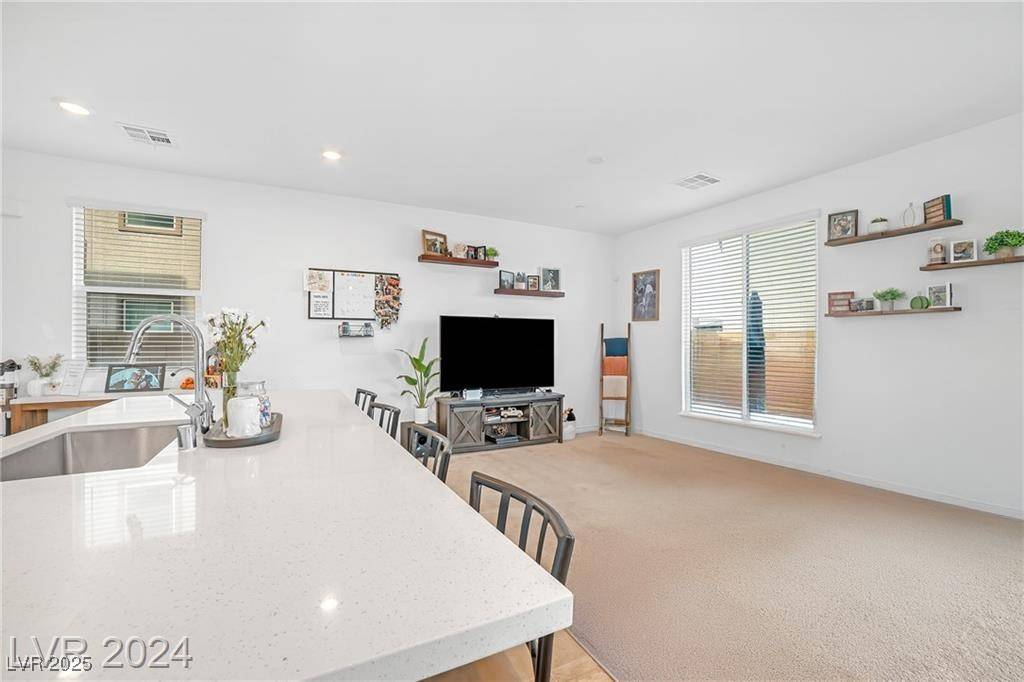 Las Vegas, NV 89166,8830 Roadrunner Ravine ST