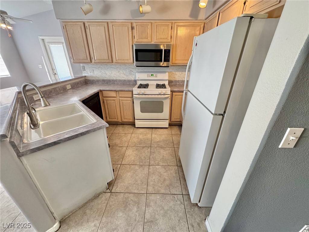 Henderson, NV 89014,1528 Jenny Linn DR #206