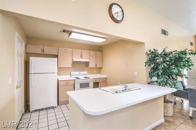 Las Vegas, NV 89129,8465 Blazing Sun AVE