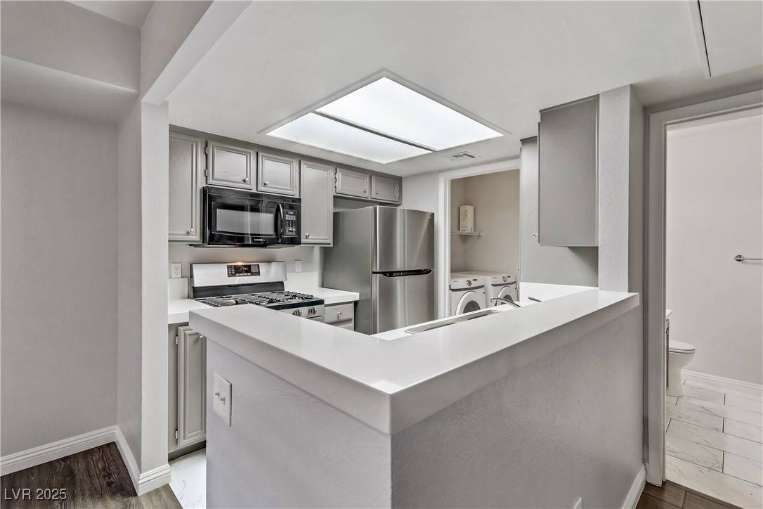 Las Vegas, NV 89128,1900 High Valley CT #104