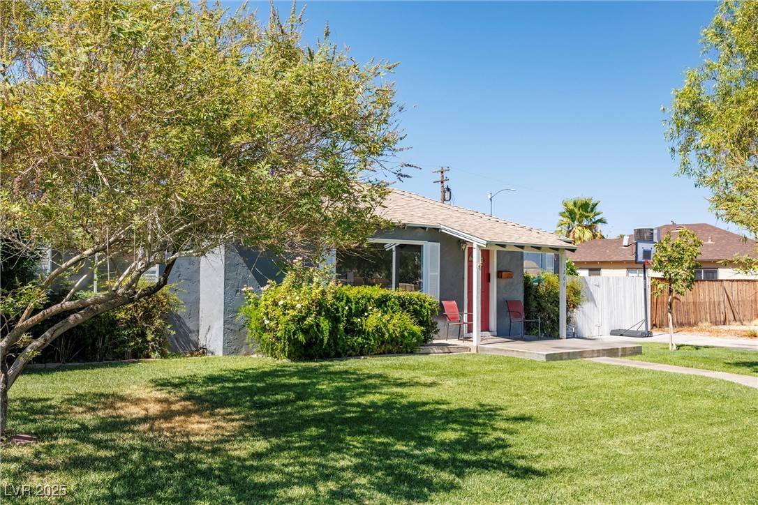 Las Vegas, NV 89102,1206 Douglas DR
